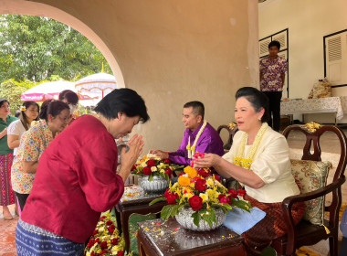 สหกรณ์จังหวัดหนองคาย รดน้ำขอพร ผู้ว่าราชการจังหวัดหนองคาย พารามิเตอร์รูปภาพ 2